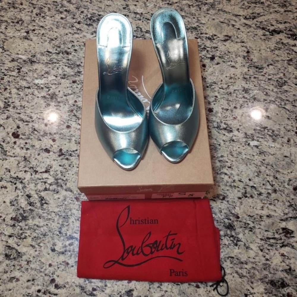 CHRISTIAN LOUBOUTIN
Me Dolly metallic leather mules 37.5 (7.5) BNIB